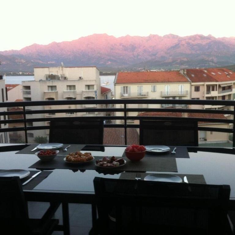 Appartement vue mer - 2ch 2sdb - Parking - Vue splendide mer et montagne - Apartment mit 2 Schlafzimmern, Terrasse und Meerblick - 16