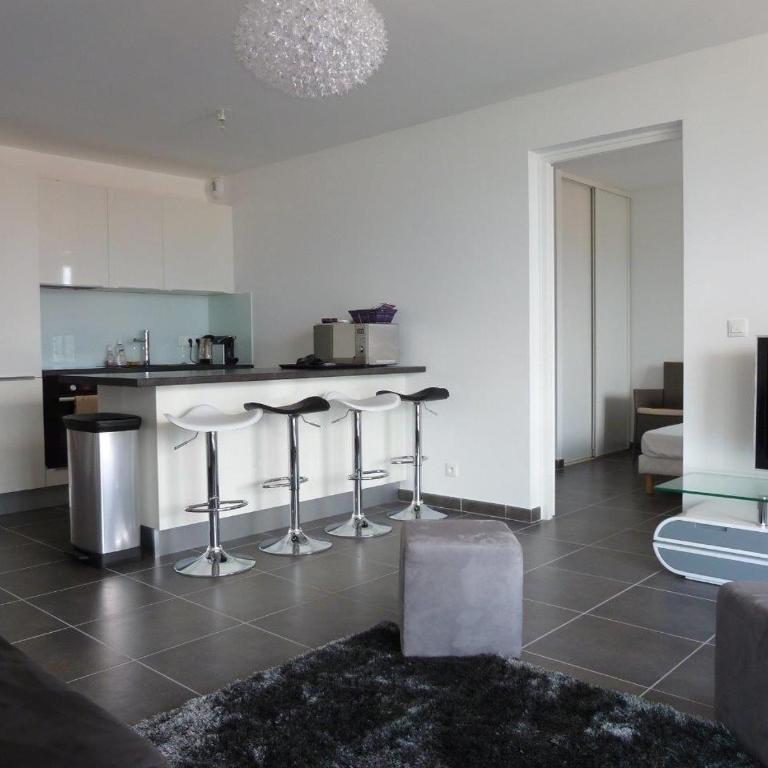Appartement vue mer - 2ch 2sdb - Parking - Vue splendide mer et montagne - Apartment mit 2 Schlafzimmern, Terrasse und Meerblick - 19