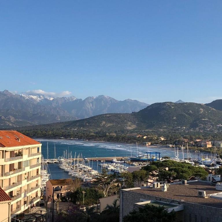 Appartement vue mer - 2ch 2sdb - Parking - Vue splendide mer et montagne - Apartment mit 2 Schlafzimmern, Terrasse und Meerblick - 24