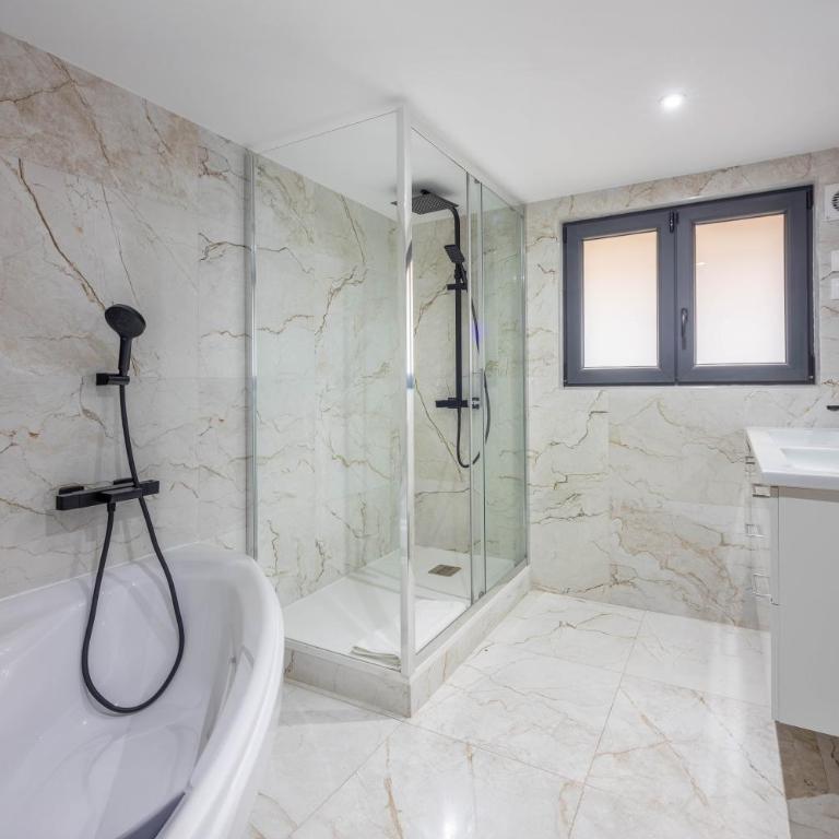 Chalet La Perle Verte, luxe, piscine, spa et sauna - Chalet - 42