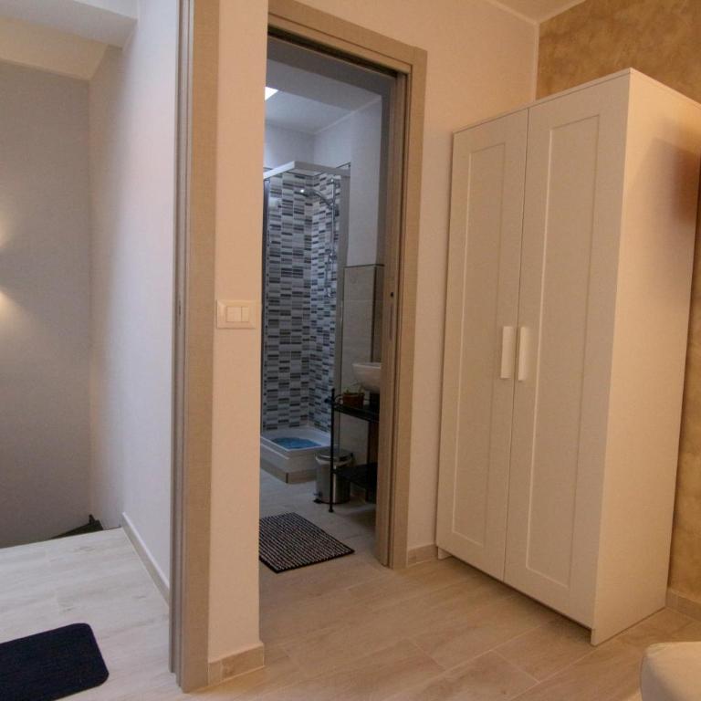 Rosemary Charming Rooms - Camera Singola con Bagno Privato - 3