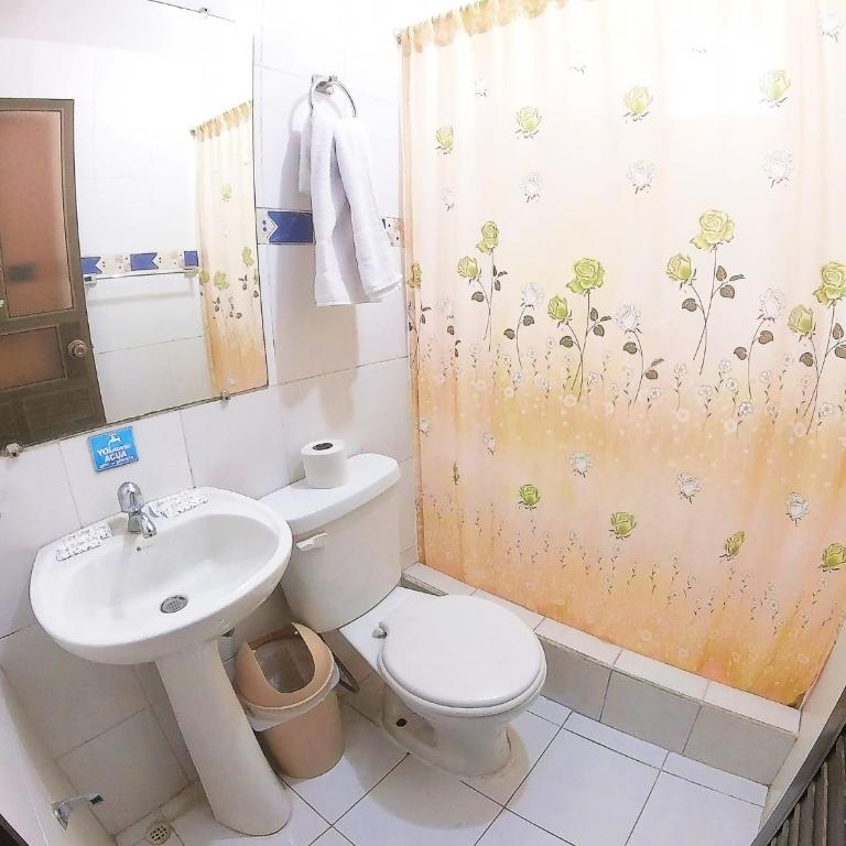 Hostal Anais - Habitación Familiar con baño - 5