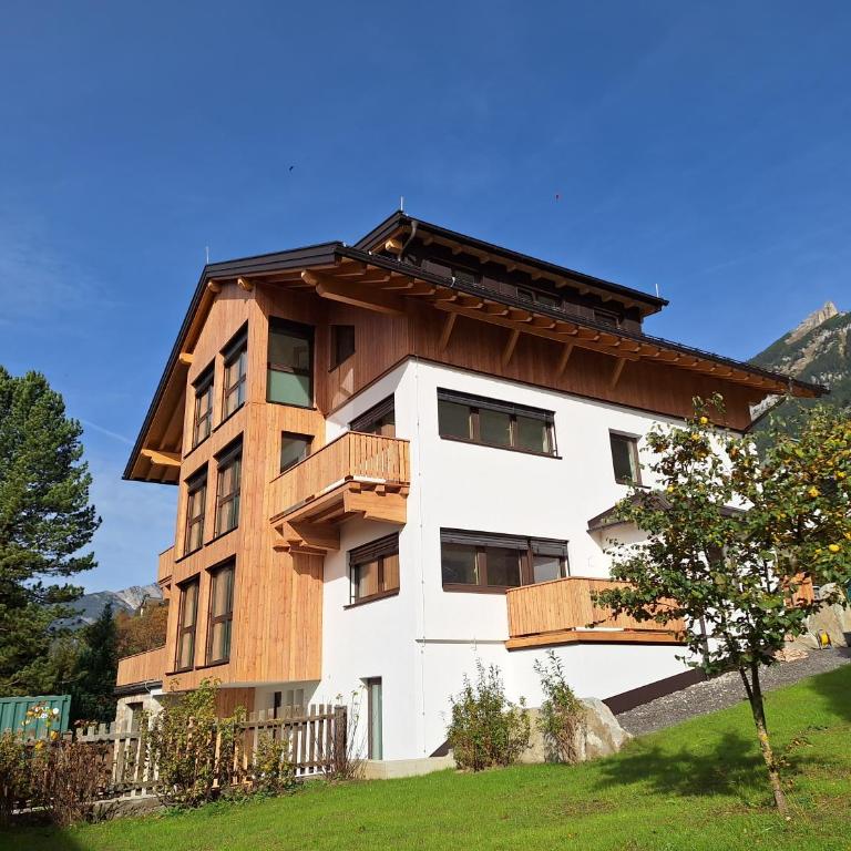 Landhaus Rofan - Apartment mit 2 Schlafzimmern - 1