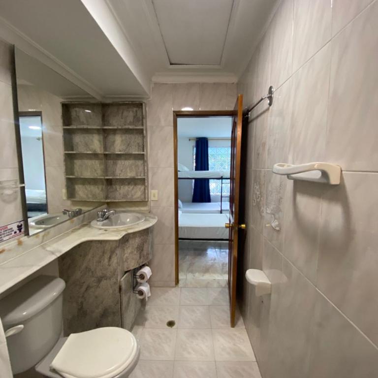 Hotel Blue Diamond House - Habitación Familiar con baño privado - 9