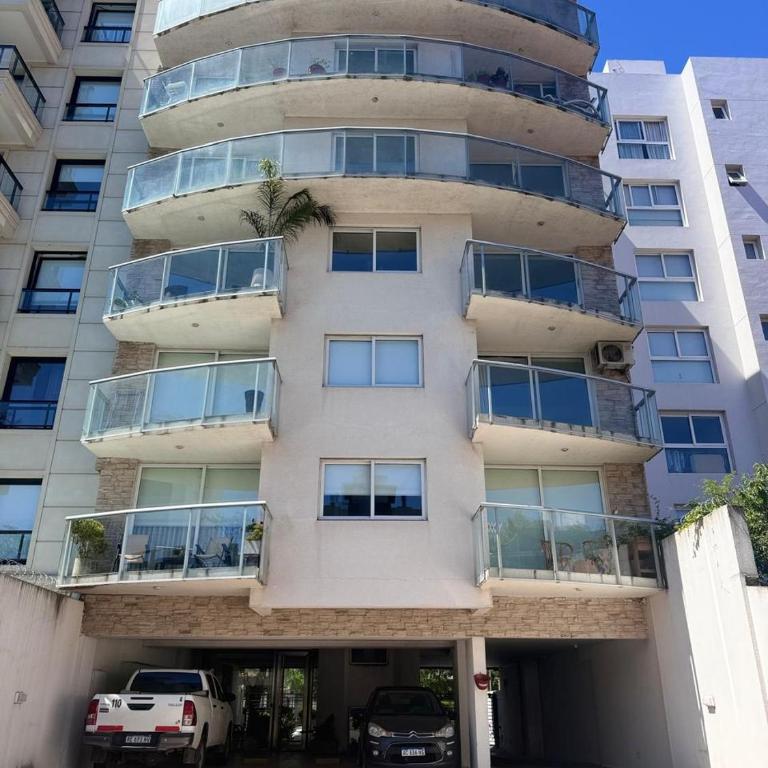 "Experiencia Premium en Piso Barrio Güemes con dos Suites y dos cocheras" - Two-Bedroom Deluxe Apartment - 37