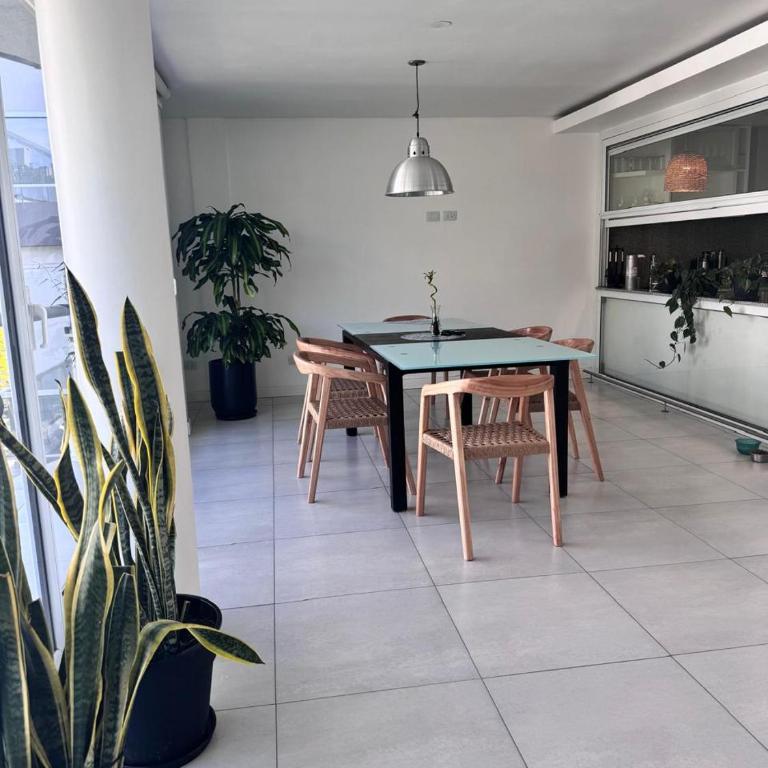 "Experiencia Premium en Piso Barrio Güemes con dos Suites y dos cocheras" - Two-Bedroom Deluxe Apartment - 62