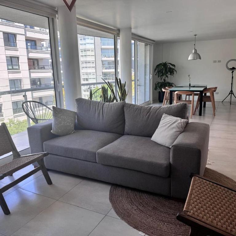 "Experiencia Premium en Piso Barrio Güemes con dos Suites y dos cocheras" - Two-Bedroom Deluxe Apartment - 70