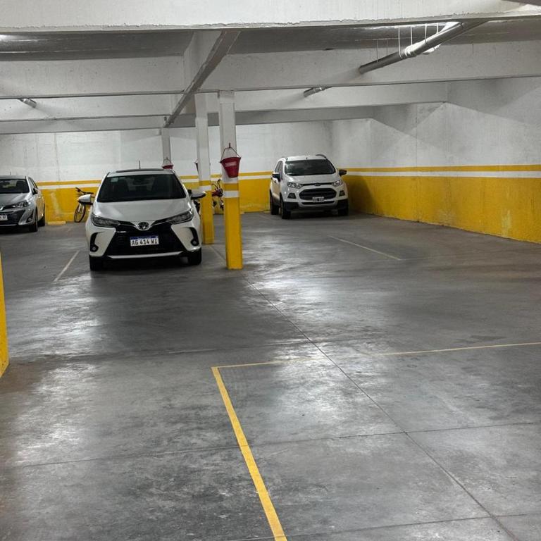 "Experiencia Premium en Piso Barrio Güemes con dos Suites y dos cocheras" - Two-Bedroom Deluxe Apartment - 72