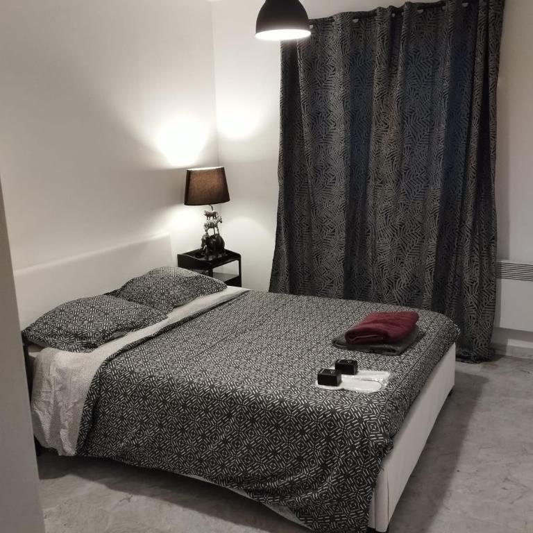 Chez Stf - Two-Bedroom Deluxe Apartment - 11