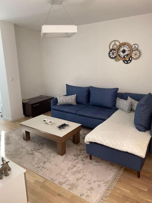 Fantasy App - One-Bedroom Apartment - 1