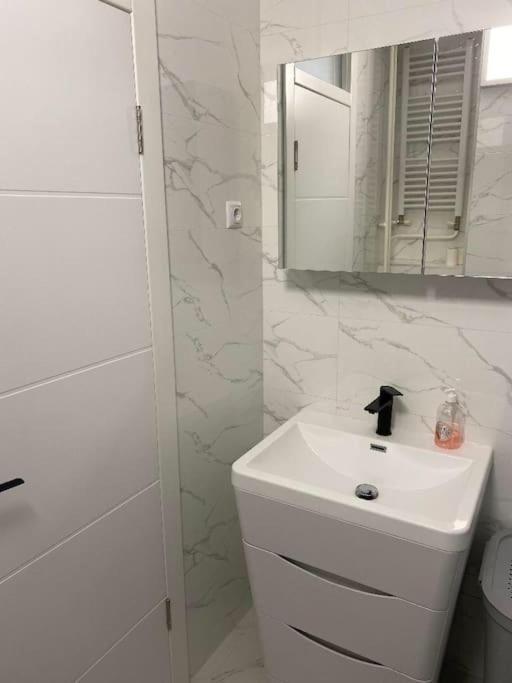 Fantasy App - One-Bedroom Apartment - 5