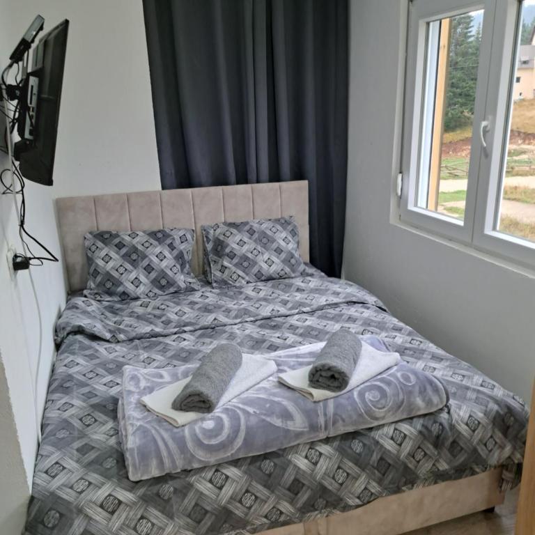 Villa JELENA - Guest House Nela - Quadruple Room with Mountain View - 6