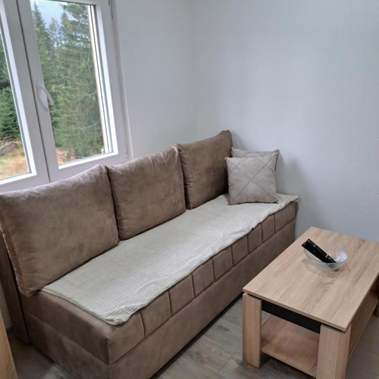 Villa JELENA - Guest House Nela - Quadruple Room with Mountain View - 4