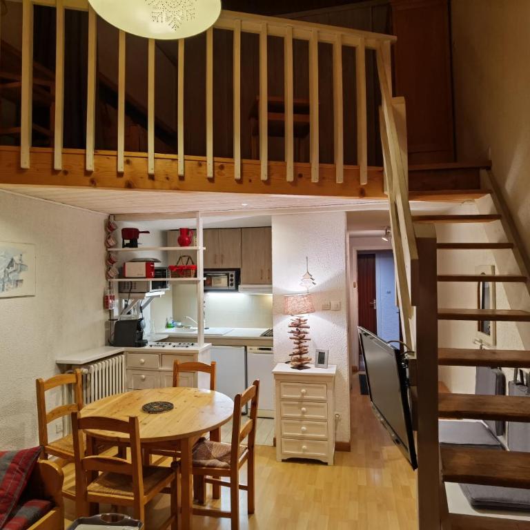 MyHome - Génépis 29 - 4pax skis aux pieds Val Claret - Two-Bedroom Apartment - 4