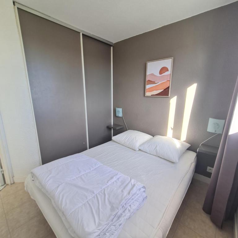 MAGNIFIQUE vue mer pour ce T2 avec piscine - Two-Bedroom Apartment - 6