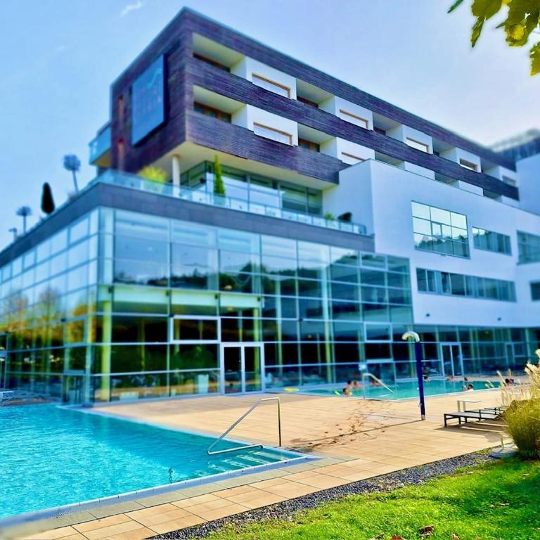 WHIRLPOOL-SUITE AMADEUS - Weitblick - Golf & Wellness - direkter Bademantelgang - ADULTS ONLY - Apartamento de 1 dormitorio - 2