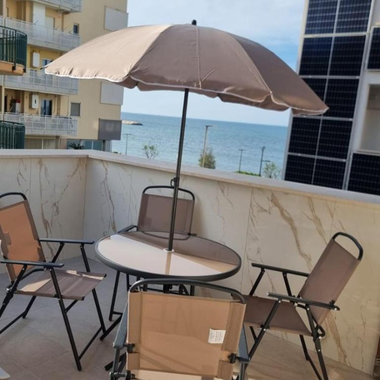 Luxury Beach House - Deluxe Room with Private External Bathroom - 27