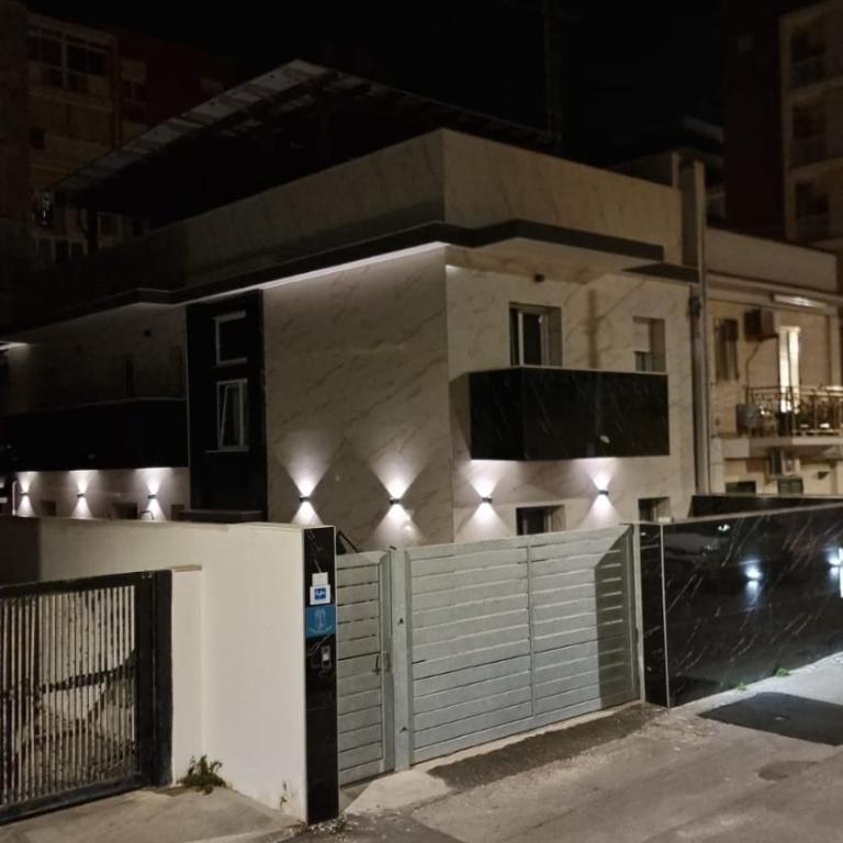 Luxury Beach House - Deluxe Room with Private External Bathroom - 28