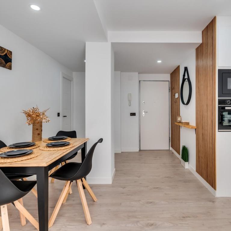 Benalmadena Alay Pool & Beach - Two-Bedroom Deluxe Apartment - 31