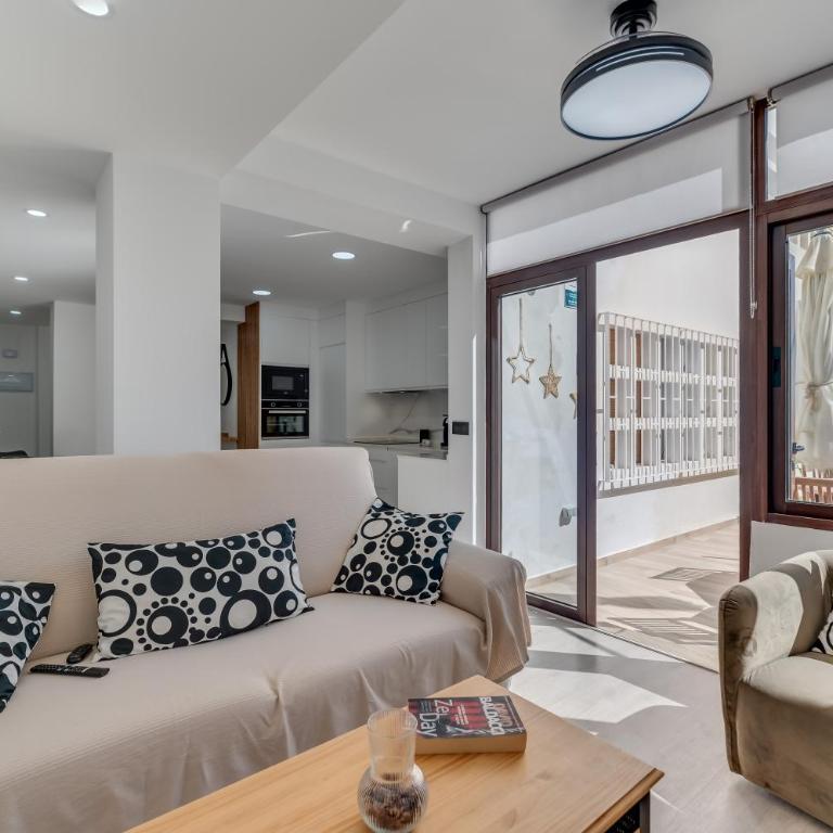 Benalmadena Alay Pool & Beach - Two-Bedroom Deluxe Apartment - 13