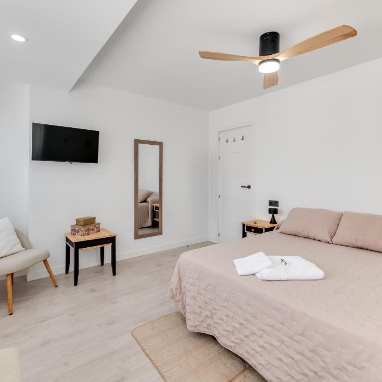Benalmadena Alay Pool & Beach - Two-Bedroom Deluxe Apartment - 45