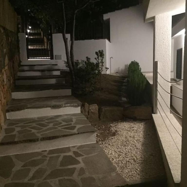 Villa with Pool, Garden and Sea View - Villa - 5