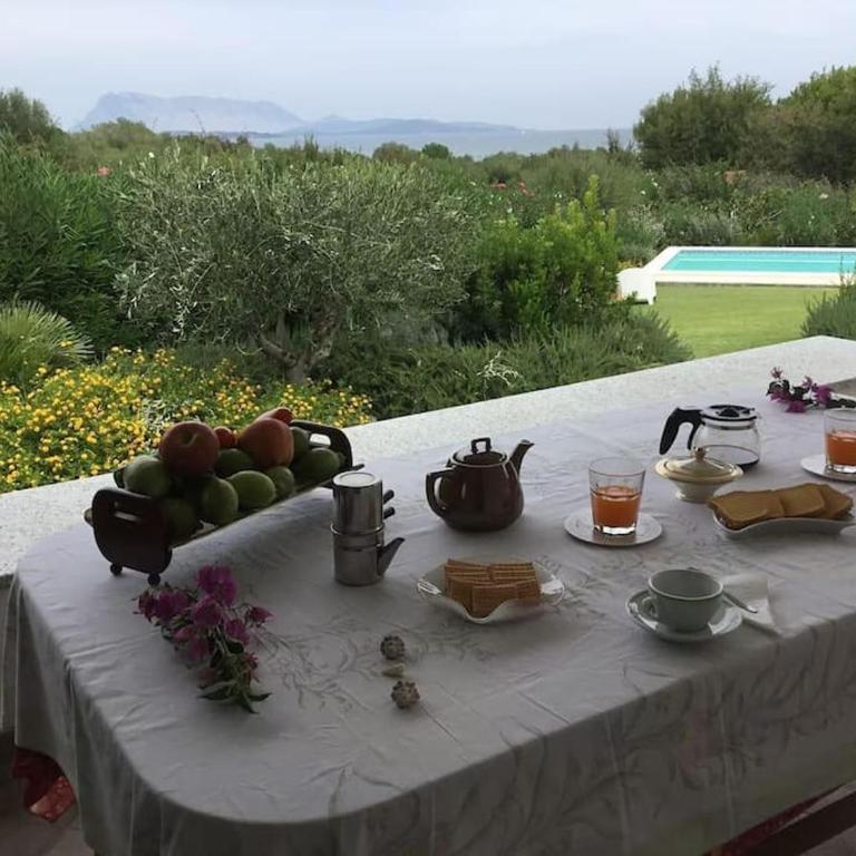 Villa with Pool, Garden and Sea View - Villa - 10