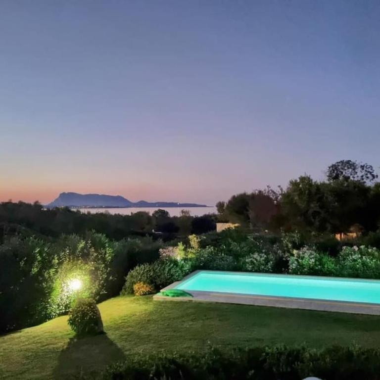 Villa with Pool, Garden and Sea View - Villa - 14