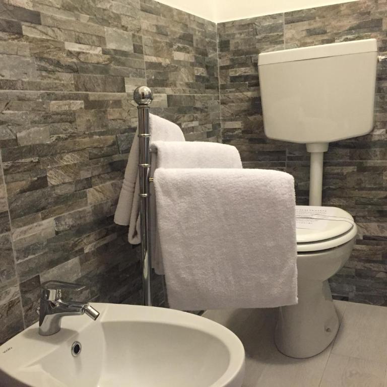 Hotel Aline - Quadruple Room with Private Bathroom - 5