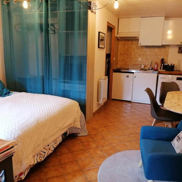 Studio en rez de chaussée, avec jardin partagé. - Apartment mit 1 Schlafzimmer - 6