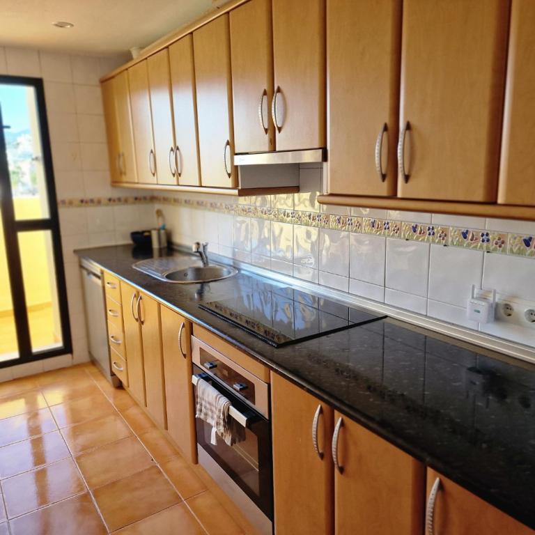 Piso muy cómodo en Estepona, Zona Selwo - Two-Bedroom Apartment with Balcony and Terrace - 8