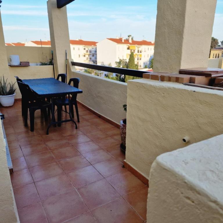 Piso muy cómodo en Estepona, Zona Selwo - Two-Bedroom Apartment with Balcony and Terrace - 14