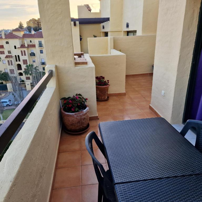 Piso muy cómodo en Estepona, Zona Selwo - Two-Bedroom Apartment with Balcony and Terrace - 13