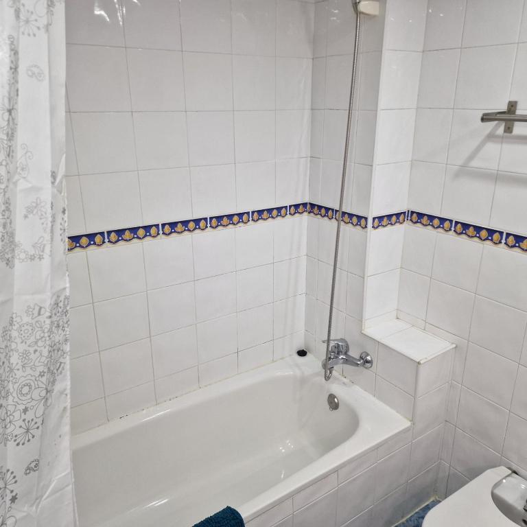 Piso muy cómodo en Estepona, Zona Selwo - Two-Bedroom Apartment with Balcony and Terrace - 6