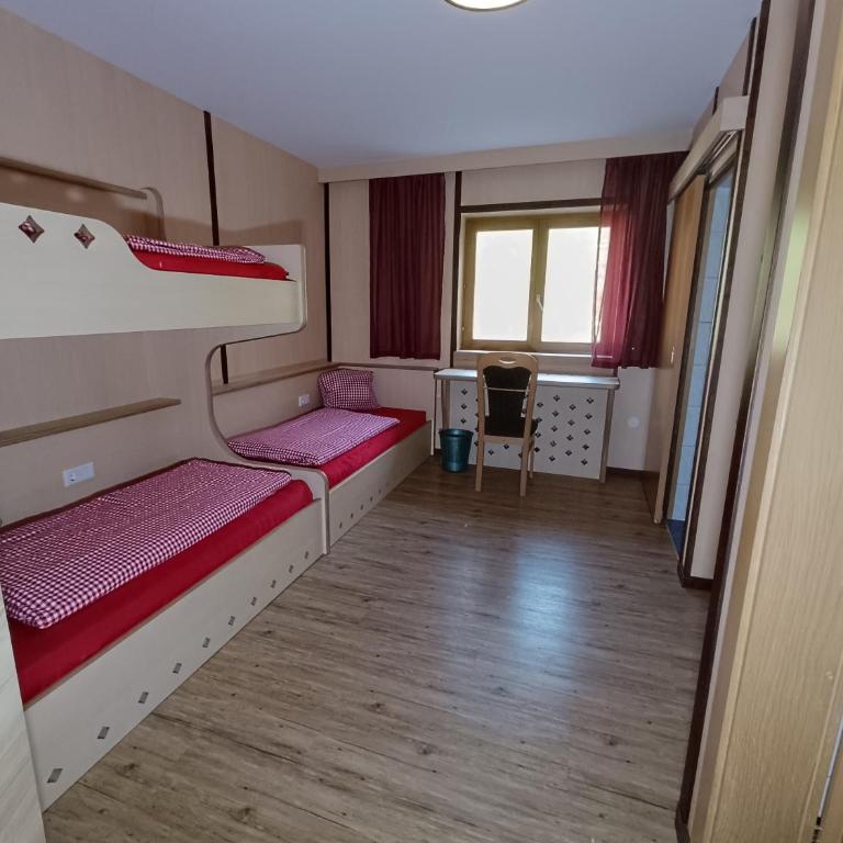 Jugendgästehaus Hinterronach - Dreibettzimmer - 2