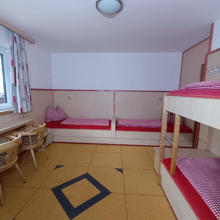 Jugendgästehaus Hinterronach - Vierbettzimmer - 1