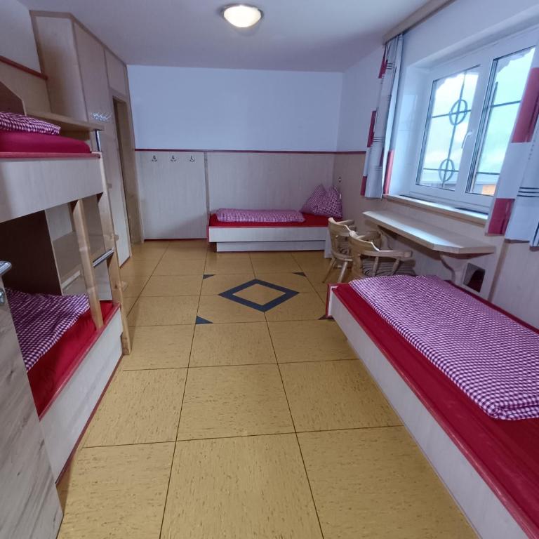 Jugendgästehaus Hinterronach - Vierbettzimmer - 7
