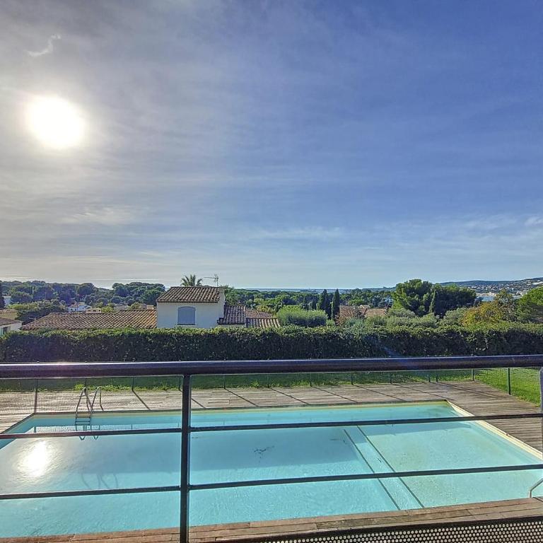 Appart, vue mer exceptionnelle à sanary, à pied 10mn criques et plage - Appartamento con 1 Camera da Letto, Balcone e Vista Mare - 1