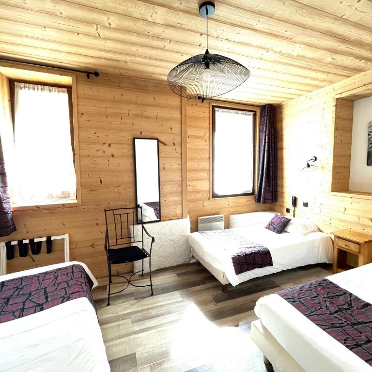 Hotel des Marquisats - Habitación Triple con vistas al bosque - 4