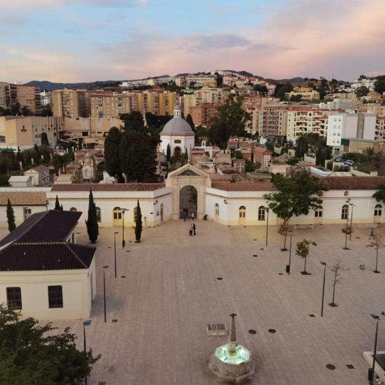 Amplio apartamento en el centro de Málaga con parking privado incluido - Apartamento de 3 dormitorios - 49