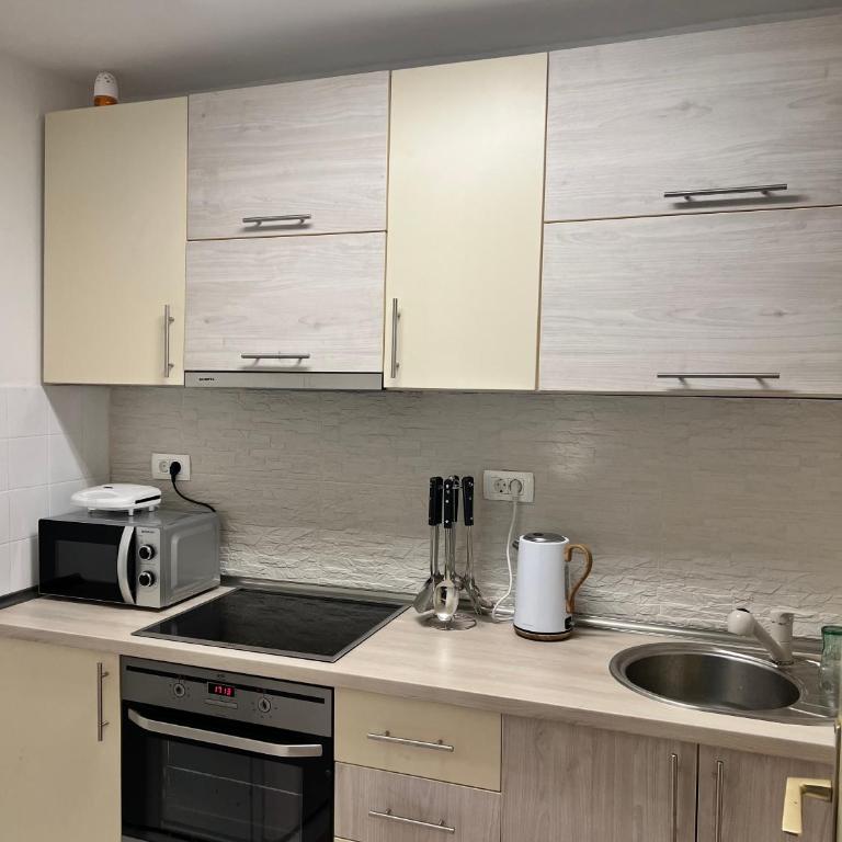 Bony - Three-Bedroom Apartment with Balcony - 3