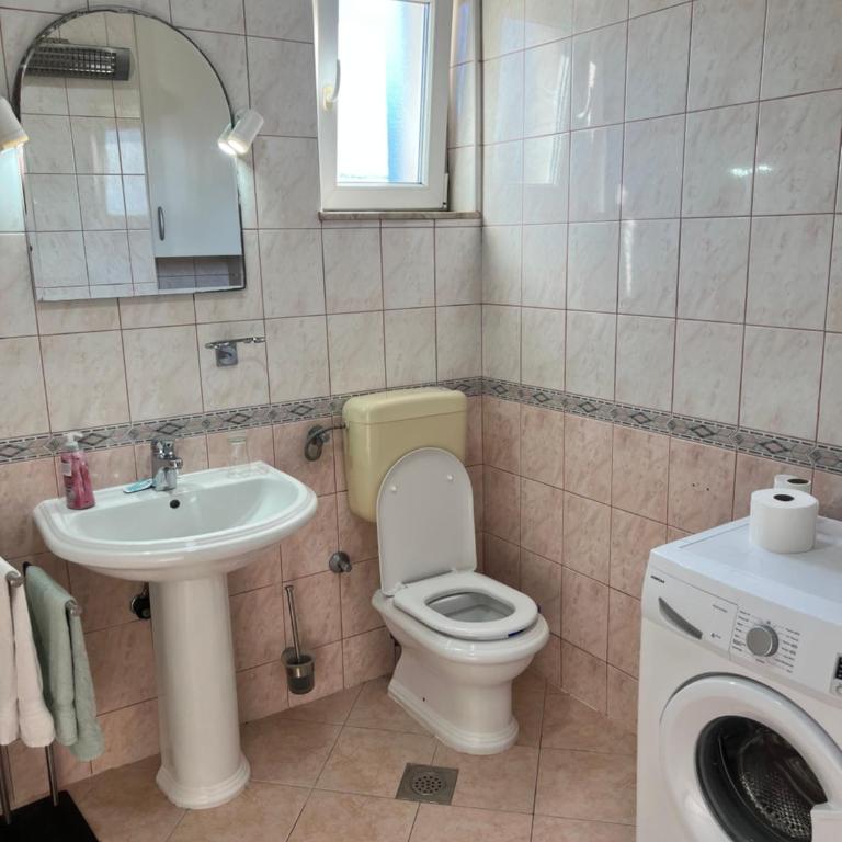 Bony - Three-Bedroom Apartment with Balcony - 13