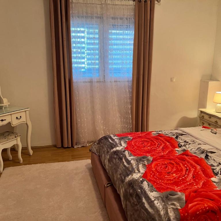 Bony - Three-Bedroom Apartment with Balcony - 9