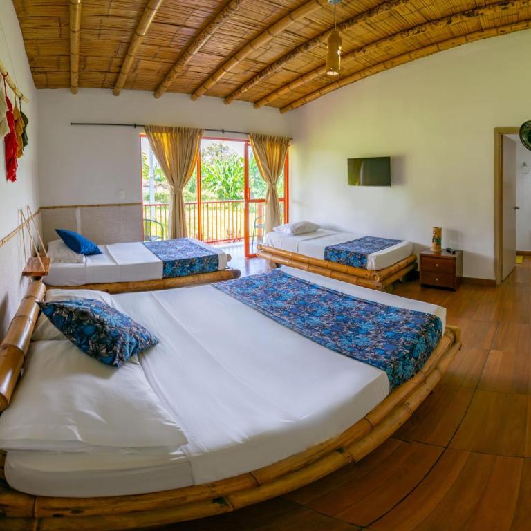 Hotel Campestre LA ALDEA - Habitación Cuádruple con balcón - 2