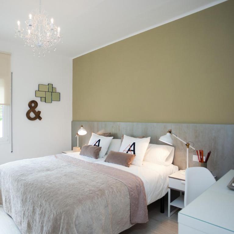 Charming & Quiet Park Guell Apartment - Three-Apartment with Balcony - 2