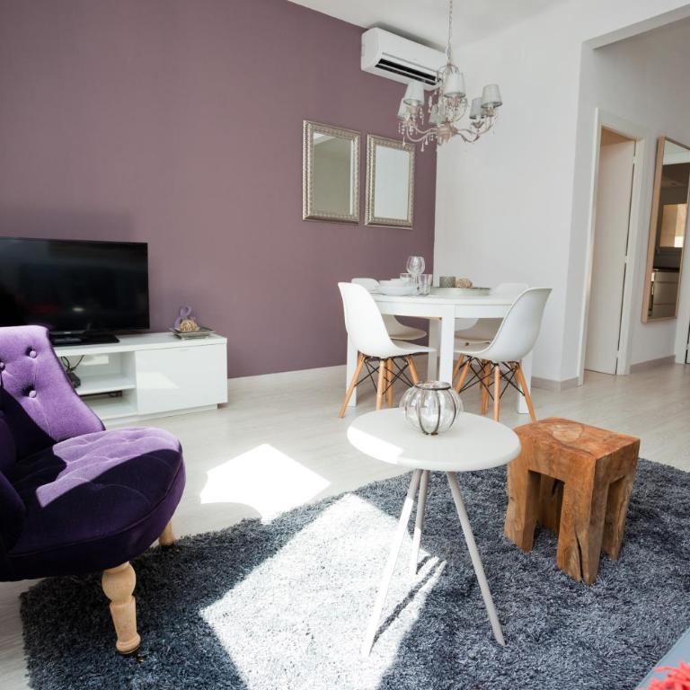Charming & Quiet Park Guell Apartment - Three-Apartment with Balcony - 8