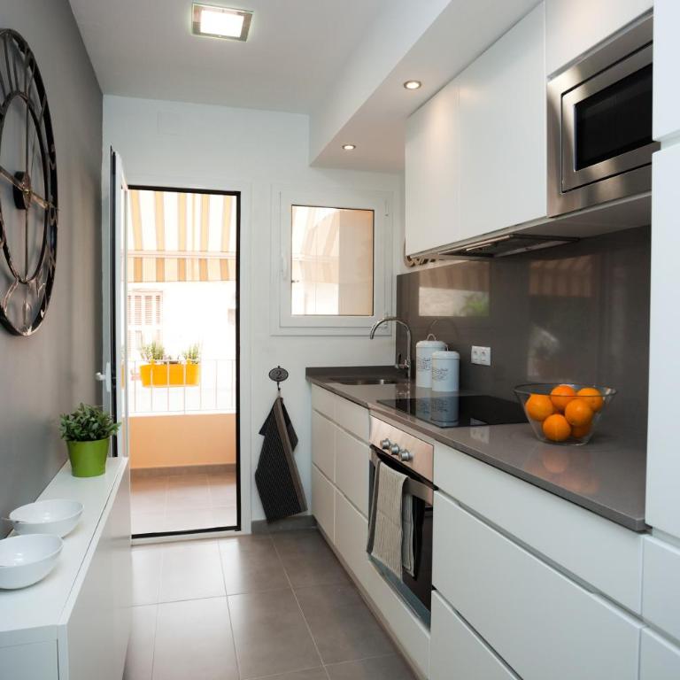 Charming & Quiet Park Guell Apartment - Three-Apartment with Balcony - 19