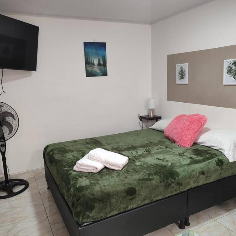 Cómodo cerca al Arboleda, Circunvalar, escritorio - One-Bedroom Apartment - 1