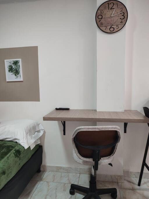 Cómodo cerca al Arboleda, Circunvalar, escritorio - One-Bedroom Apartment - 8