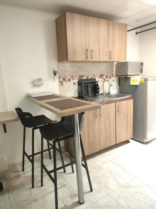 Cómodo cerca al Arboleda, Circunvalar, escritorio - One-Bedroom Apartment - 14